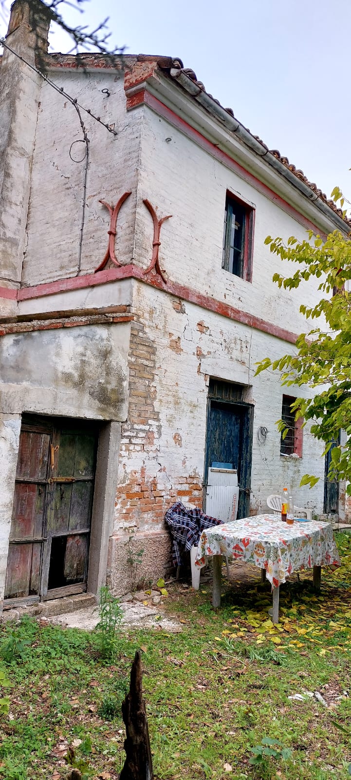 CASA COLONICA + TERRENO 4