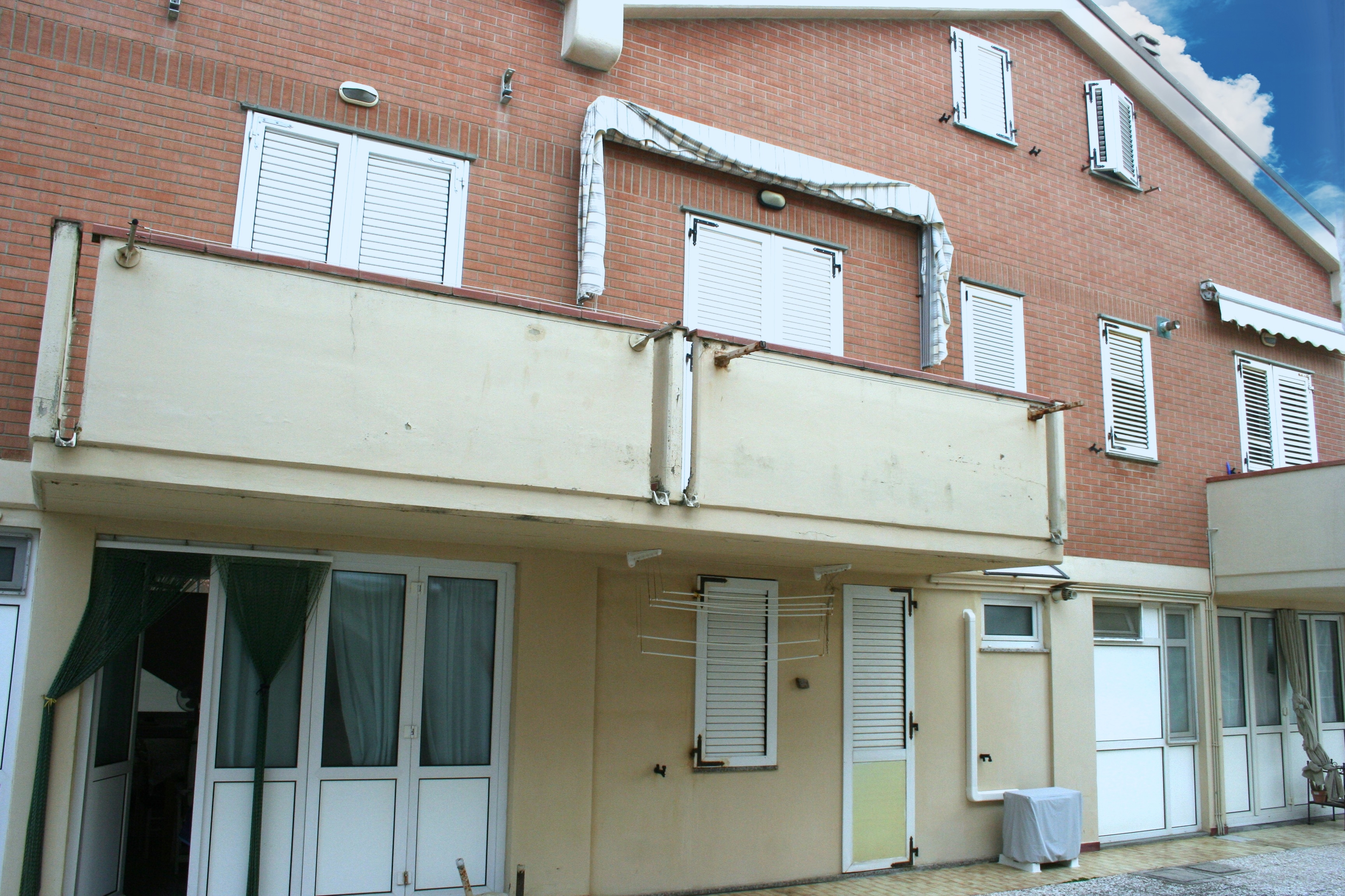 VILLETTA A SCHIERA 2