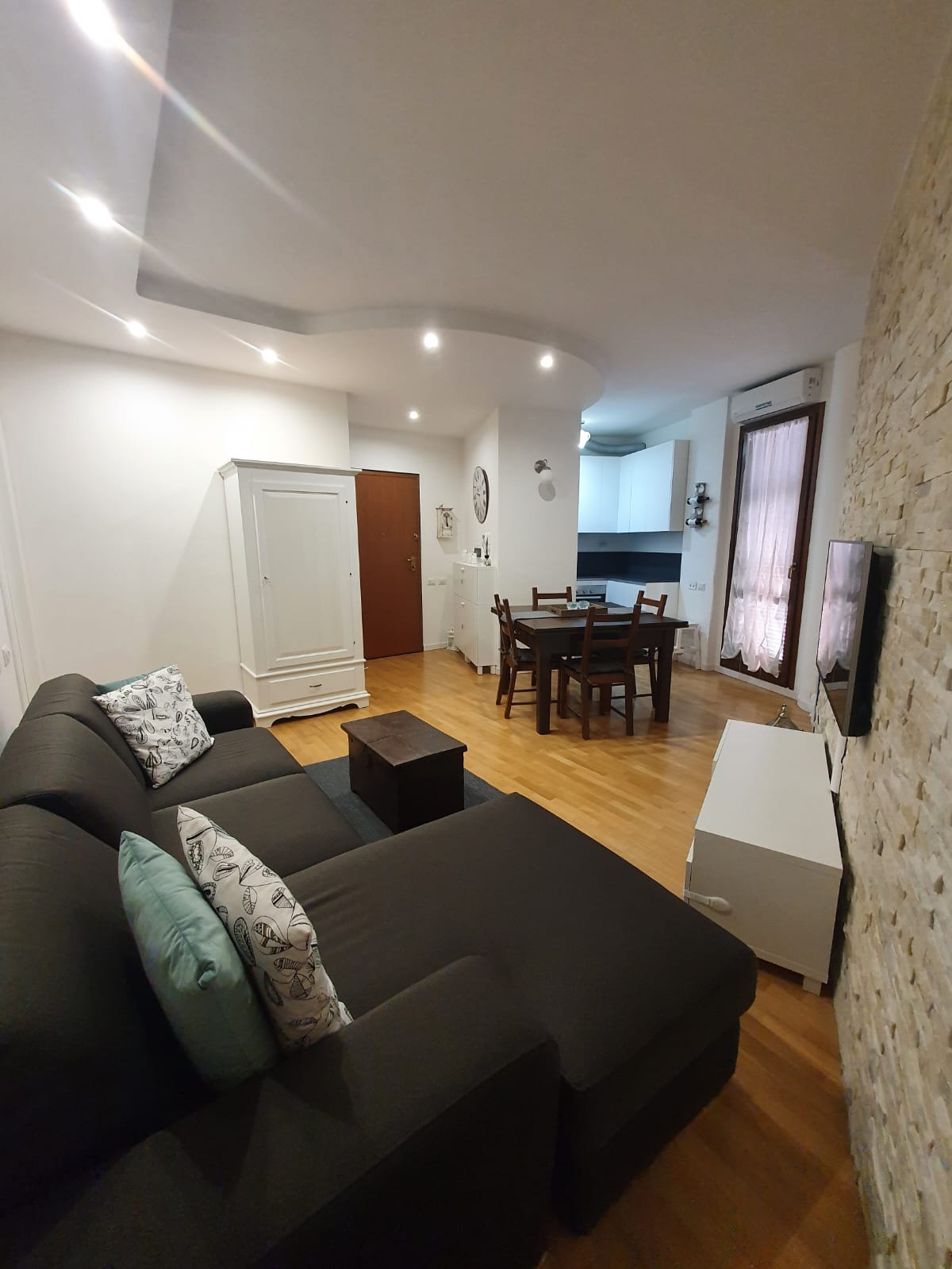APPARTAMENTO CON AMPIO GIARDINO 8