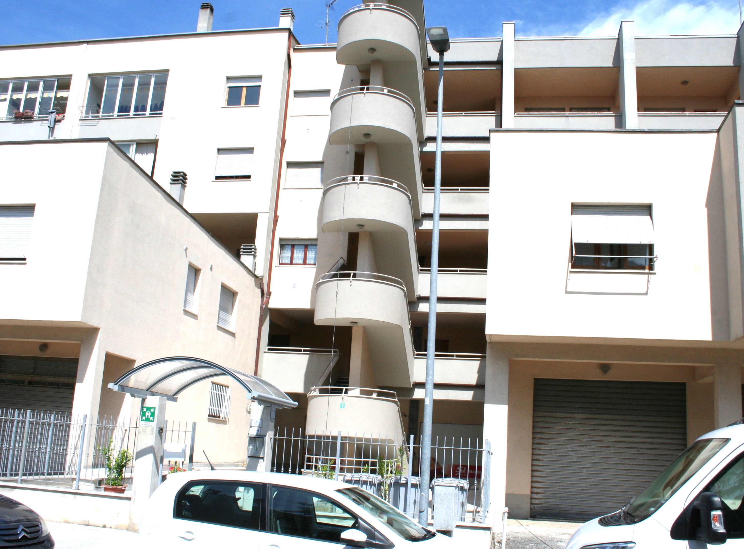 APPARTAMENTO CON TERRAZZO E GIARDINO 1